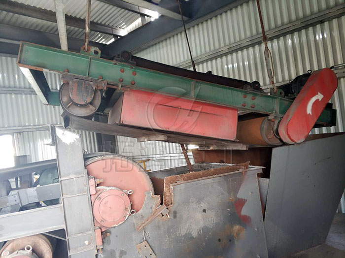 鎧裝永磁自卸除鐵器，鎧甲式永磁自卸除鐵器，永磁除鐵器，帶式除鐵器使用現(xiàn)場(chǎng)